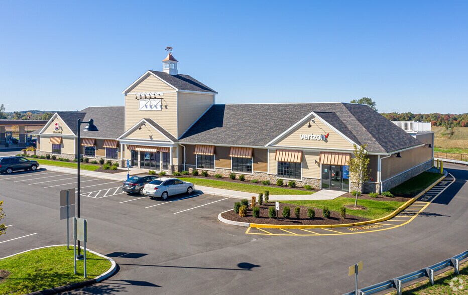 More Photos Of 140 West Rd, Ellington Freestanding For Lease