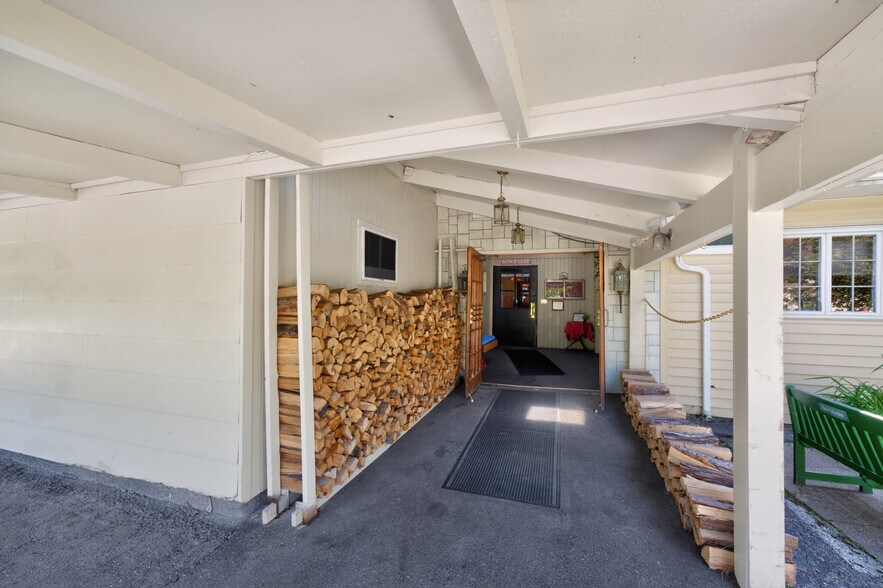 More Photos Of 160 Creamery Rd, Greenville Restaurant For Sale