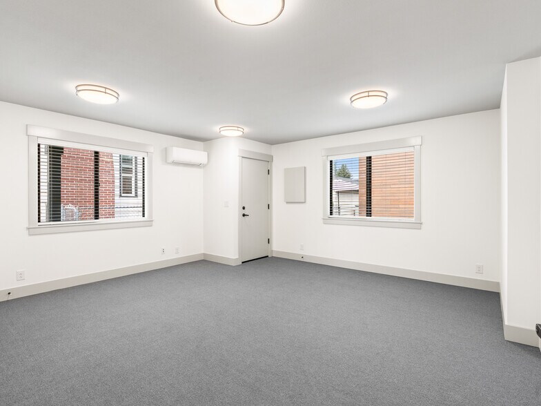 More Photos Of 310 NW 3rd Ave, Canby Office For Lease