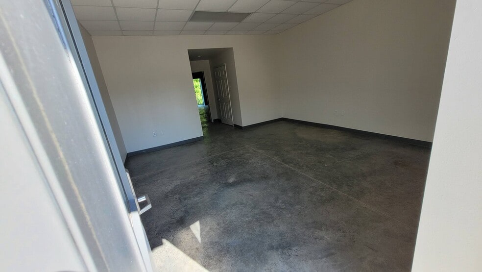 More Photos Of 3124 Balis, Baton Rouge Warehouse For Lease