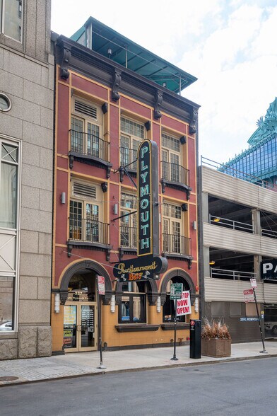 More Photos Of 327 S Plymouth Ct, Chicago General Retail For Lease