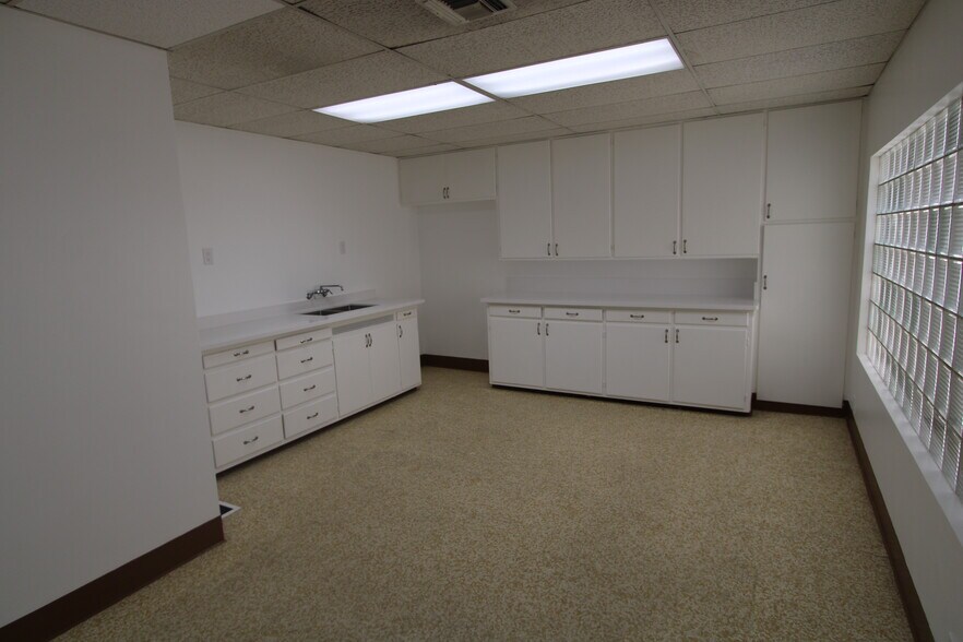 More Photos Of 1911 W Glenoaks Blvd, Glendale Medical For Lease