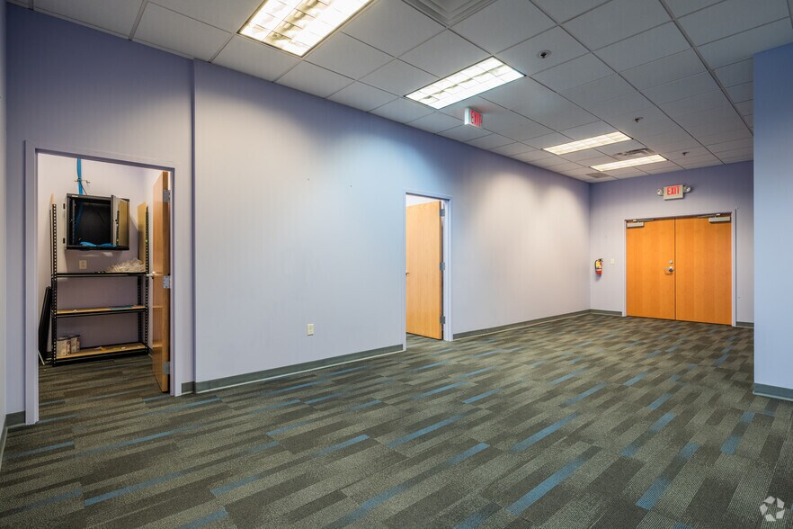 More Photos Of 16721-16765 Main St, Wildwood General Retail For Sale