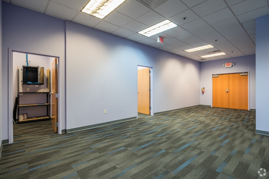 More Photos Of 16721-16765 Main St, Wildwood General Retail For Sale