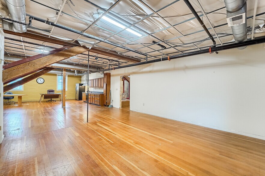 More Photos Of 611 2nd Ave, Longmont Showroom For Sale