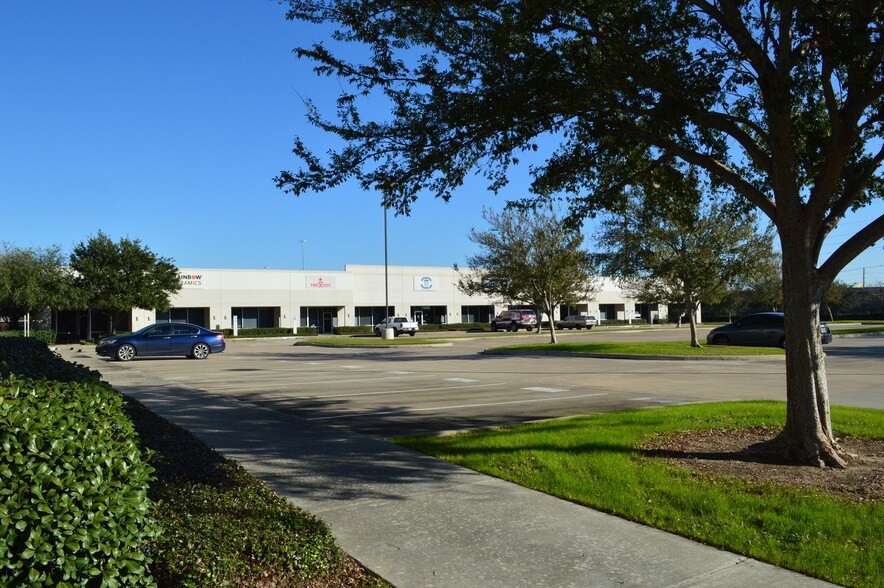 More Photos Of 9940 W Sam Houston Pky S, Houston Unknown For Lease