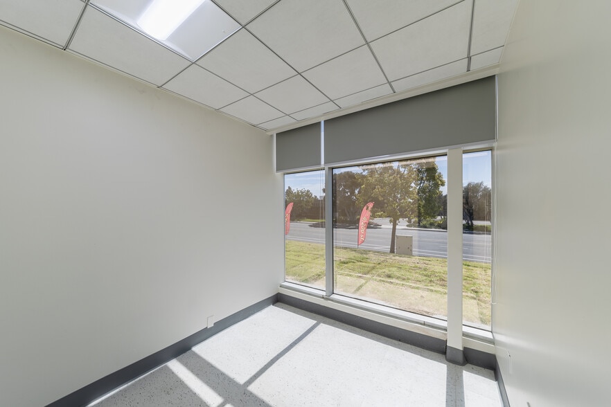 More Photos Of 10237-10239 Flanders Ct, San Diego Research And Development For Lease