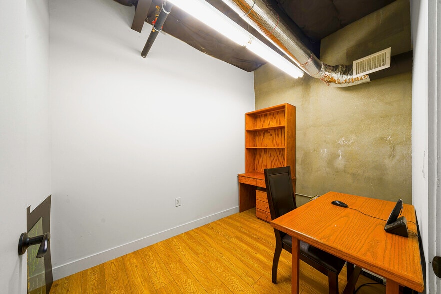More Photos Of 921 Crocker St, Los Angeles Storefront Retail Office For Sale