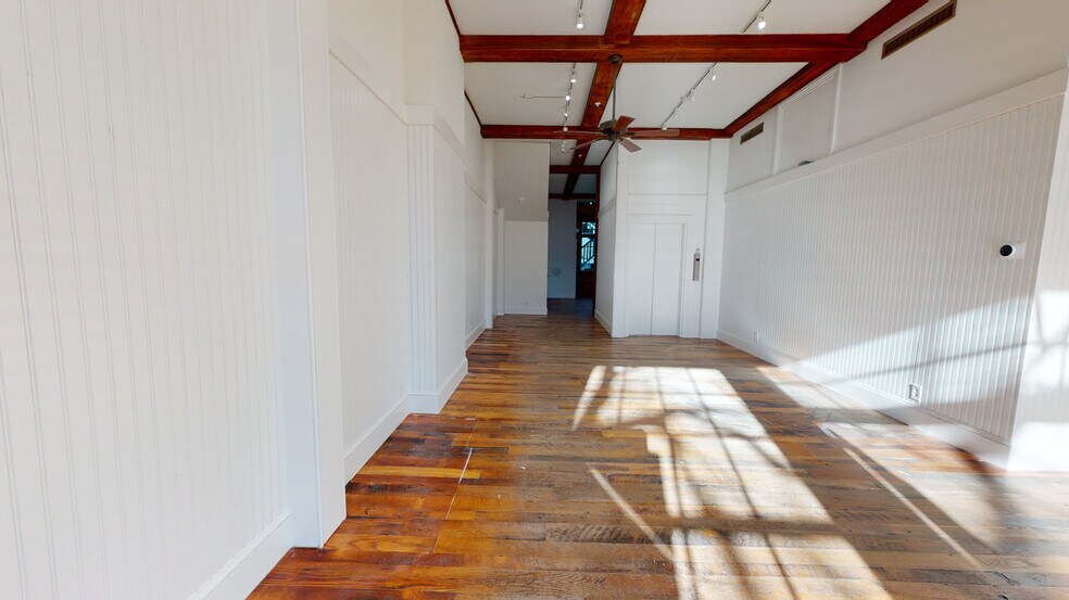 More Photos Of 33 Main St, Nantucket Storefront Retail Office For Lease