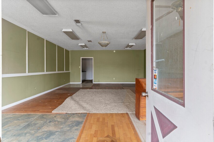 More Photos Of 6738 US Highway 190 E, Livingston Convenience Store For Sale