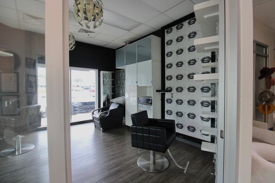 More Photos Of 4242 Henderson Blvd, Tampa Storefront Retail Residential For Lease