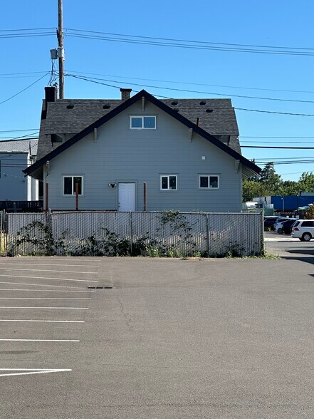 More Photos Of 353 SE Baseline St, Hillsboro General Retail For Sale