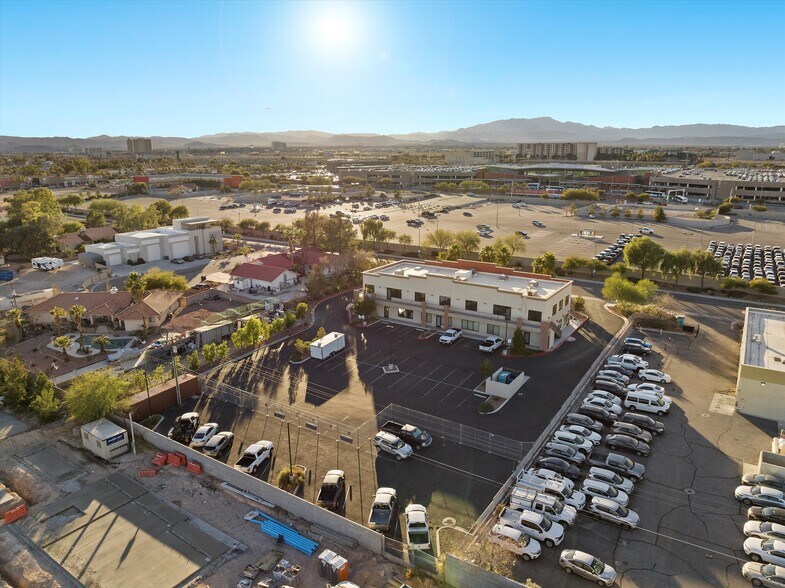 More Photos Of 7080 La Cienega St, Las Vegas Office For Sale