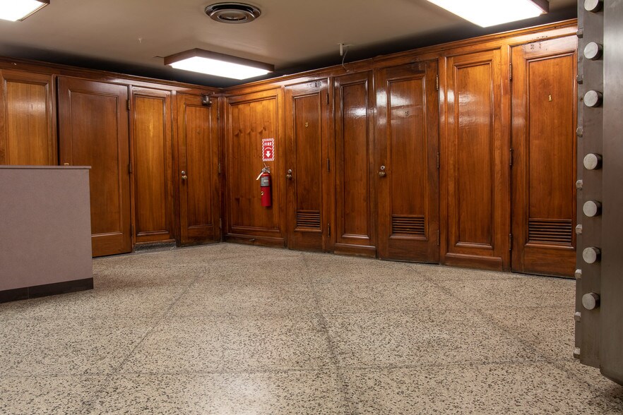 More Photos Of 13650 Michigan Ave, Dearborn Bank For Lease