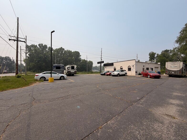More Photos Of 1500 W 37th Ave, Hobart Freestanding For Lease