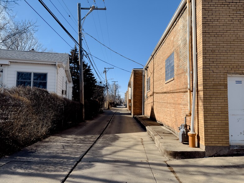 More Photos Of 7829-7839 W Grand Ave, Elmwood Park Warehouse For Sale