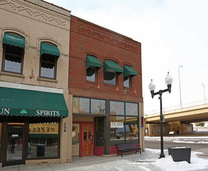 More Photos Of 106 2nd St E, Hastings Restaurant For Sale