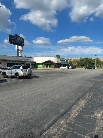 More Photos Of 6600-6620 W 111th St, Worth Unknown For Lease