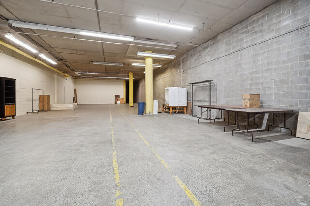 More Photos Of 4360 Ch de la Côte-de-Liesse, Mt Royal Showroom For Lease