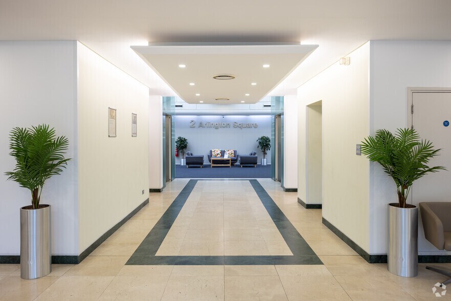 More Photos Of 2 Arlington Sq, Bracknell Coworking Space