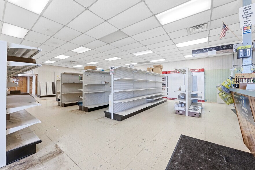 More Photos Of 534 Virginia Ave, Fairmont Freestanding For Sale