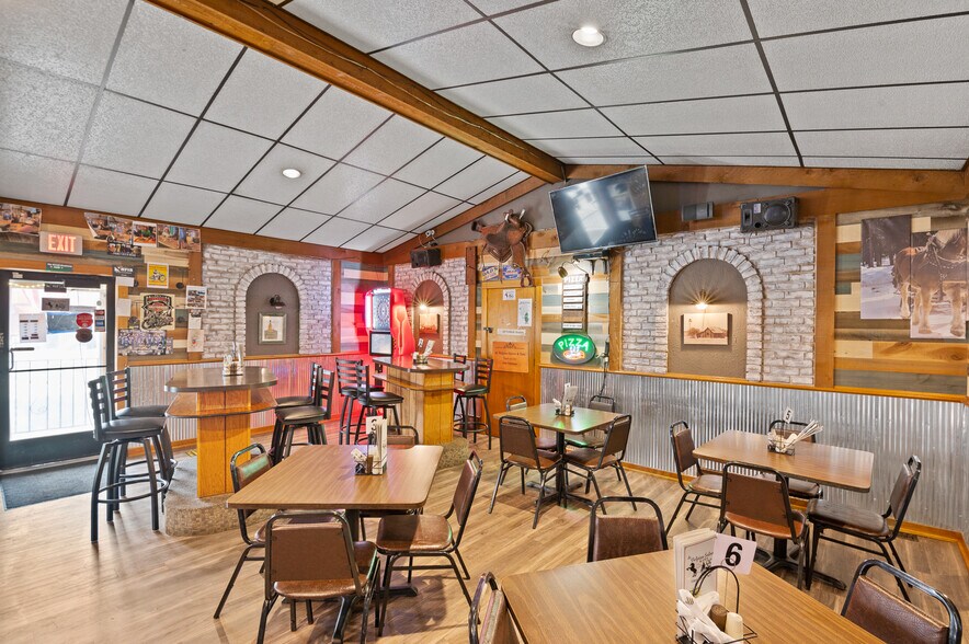 More Photos Of 1689 Day St, Greenleaf Restaurant For Sale