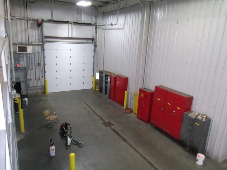 More Photos Of 411 Holmes St, Frankfort Light Distribution For Sale