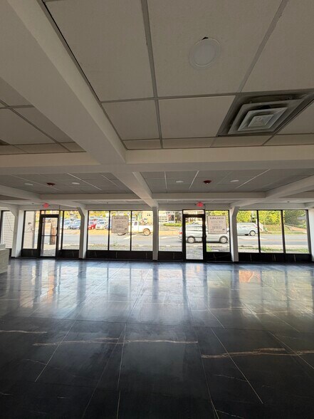 More Photos Of 340 Grand Ave, Leonia Storefront For Lease