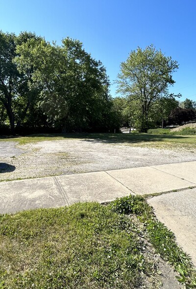 More Photos Of 988 W Bowery St, Akron Bar For Sale