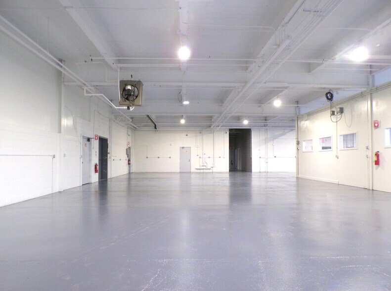 More Photos Of 40 Merritt St, Port Chester Manufacturing For Lease