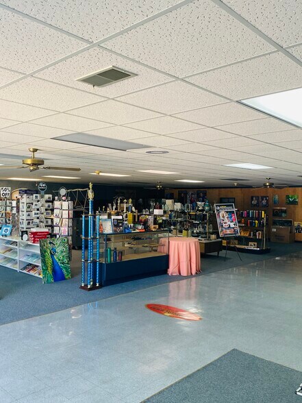More Photos Of 721 Highway 5 N, Mountain Home Storefront For Sale