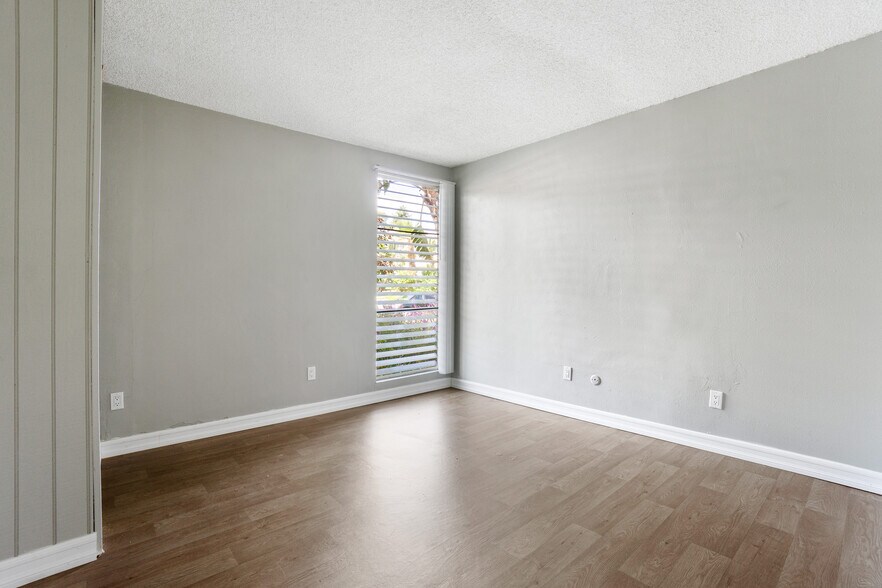 More Photos Of 5055 73rd St, San Diego Apartments For Sale