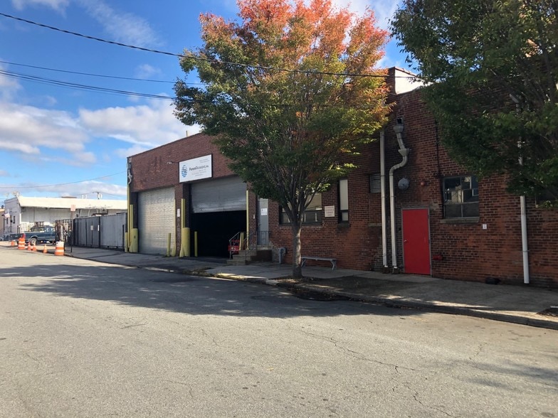 More Photos Of 16-26 Esther St, Newark Manufacturing For Lease