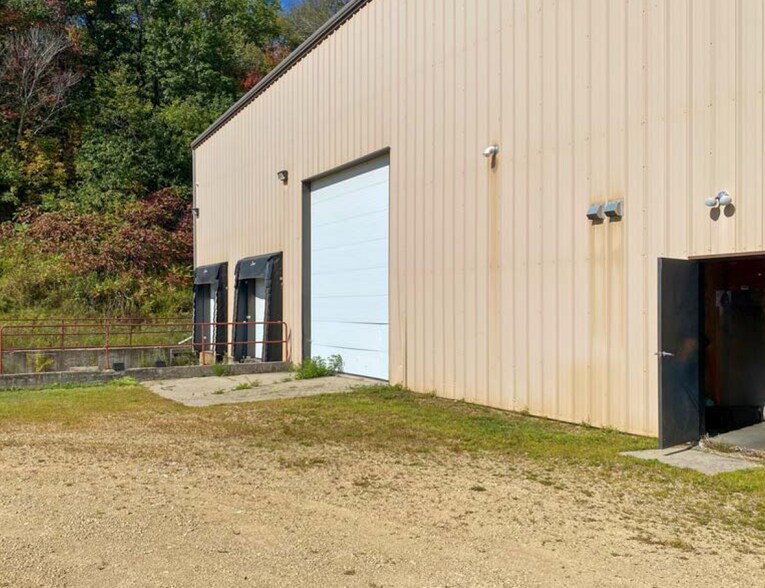 More Photos Of 202 Tilmar Ave, Elroy Warehouse For Sale