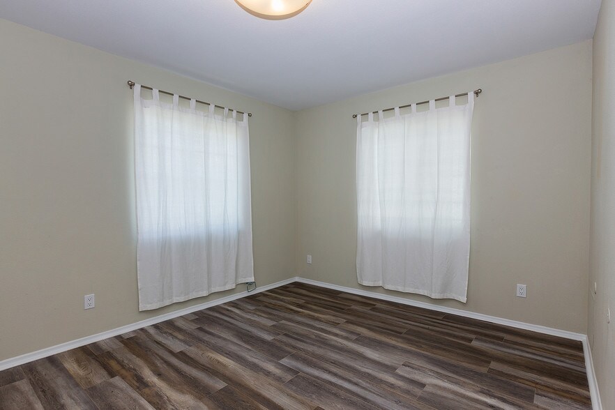 More Photos Of 1716-1718 W 45th St, Los Angeles Multifamily For Sale