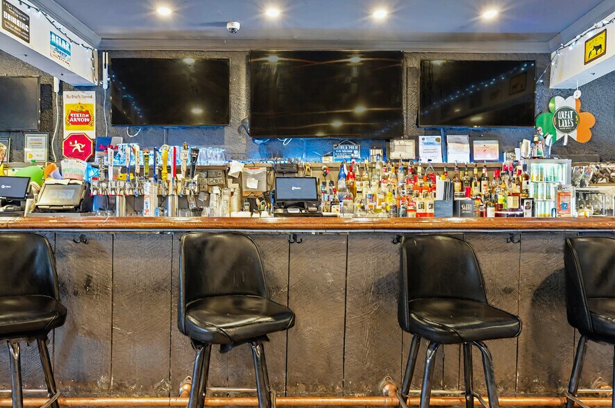 More Photos Of 327 Broadway, Albany Bar For Sale