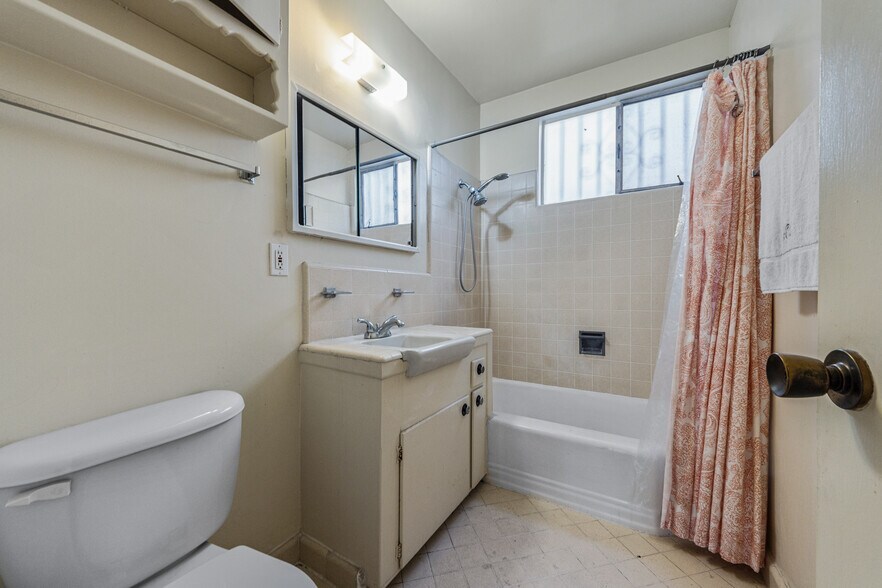 More Photos Of 1043 S Holt Ave, Los Angeles Apartments For Sale