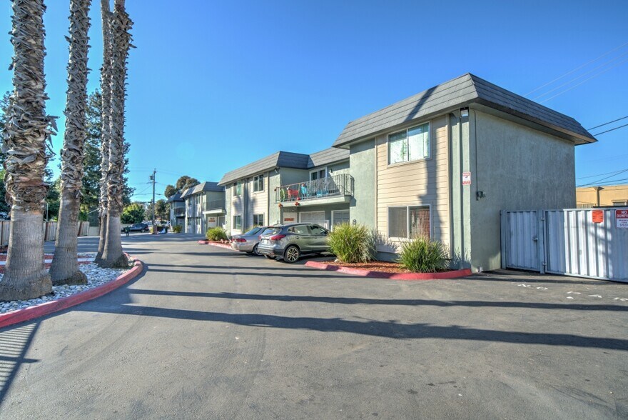 More Photos Of 28222 Lustig Ct, Hayward Apartments For Sale