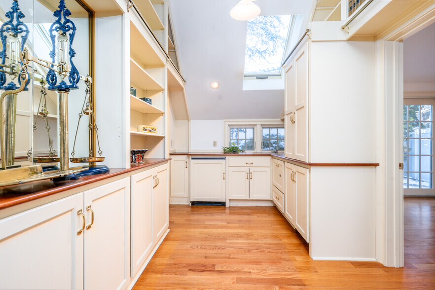 More Photos Of 413 Route 6A, East Sandwich Office Residential For Sale