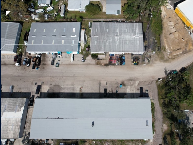 More Photos Of 8910 N Fork Dr, North Fort Myers Warehouse For Lease