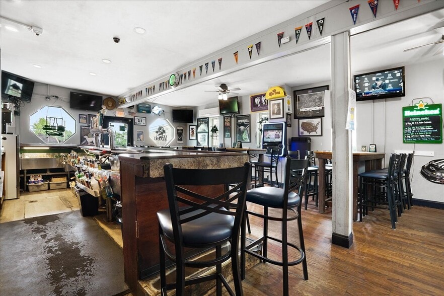 More Photos Of 1101 River Rd, New Windsor Township General Retail For Sale