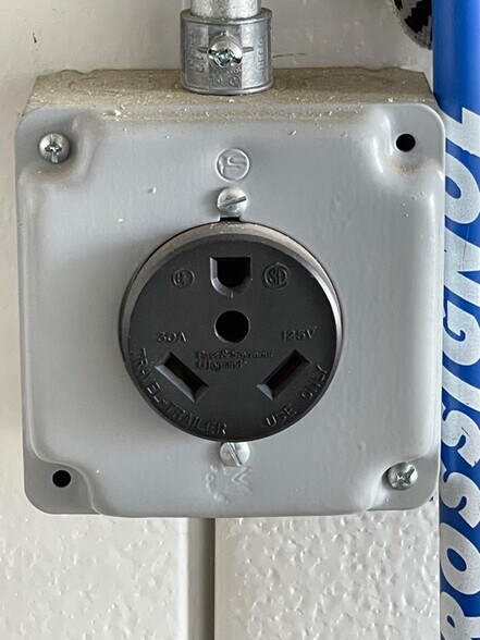 More Photos Of 3656 Stagecoach Rd, Longmont Warehouse For Sale