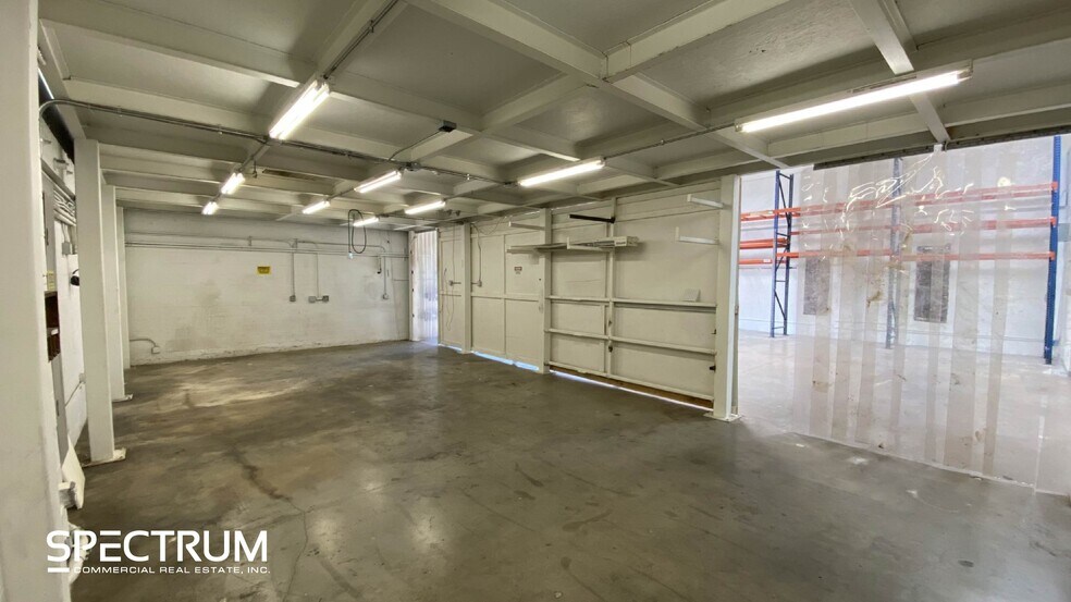More Photos Of 7002 Sophia Ave, Van Nuys Showroom For Lease