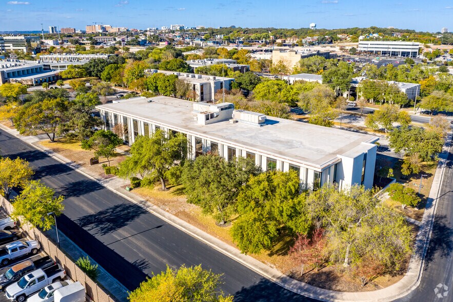 More Photos Of 4203 Woodcock Dr, San Antonio Office For Sale