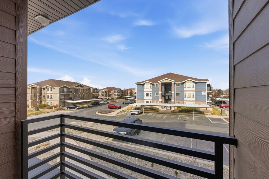 More Photos Of 132-144 E Chambord Ct, Sandy Apartments For Sale