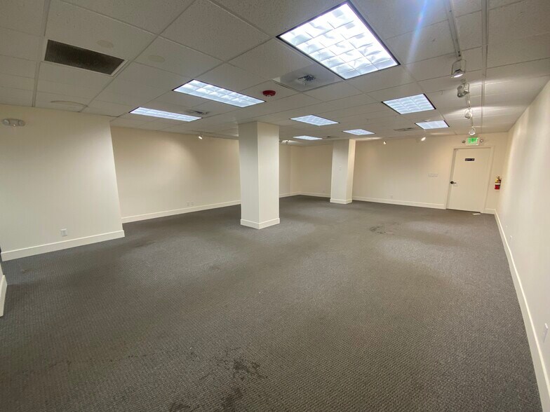 More Photos Of 105 E Holly St, Bellingham General Retail For Lease