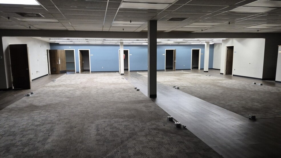 More Photos Of 400 Aviation Plz, Hot Springs Manufacturing For Lease