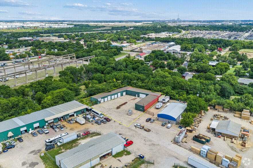 More Photos Of 308 Thomas Pl, Everman Warehouse For Sale