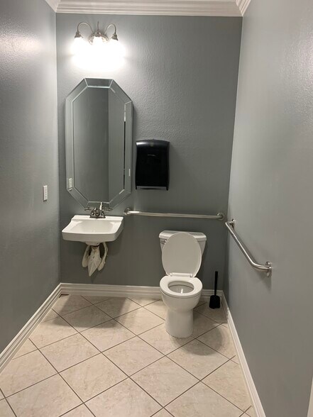More Photos Of 423 Keller Pky, Keller Office For Lease
