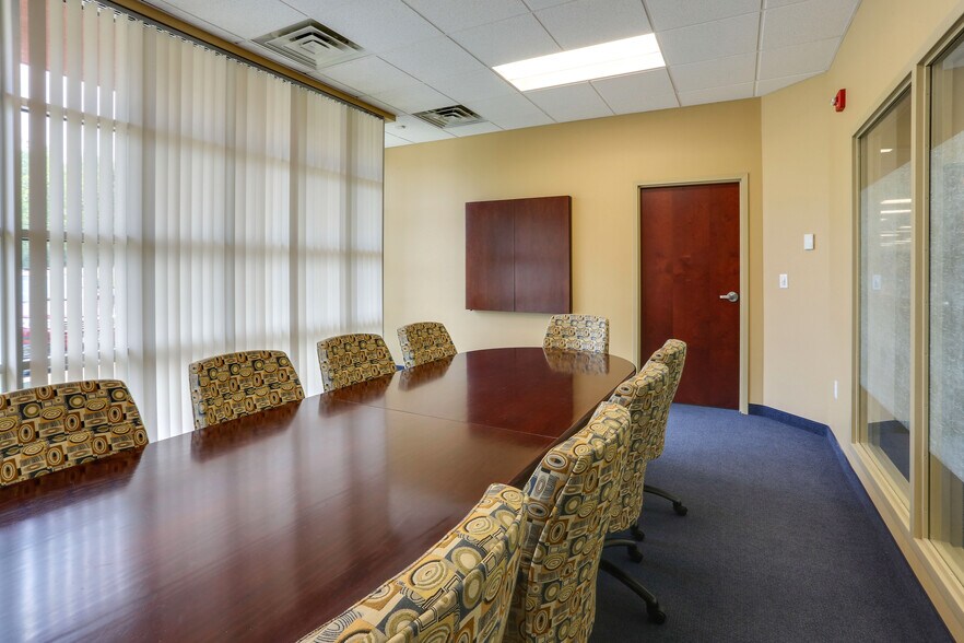 More Photos Of 33 Dodge Rd, Amherst Office For Lease
